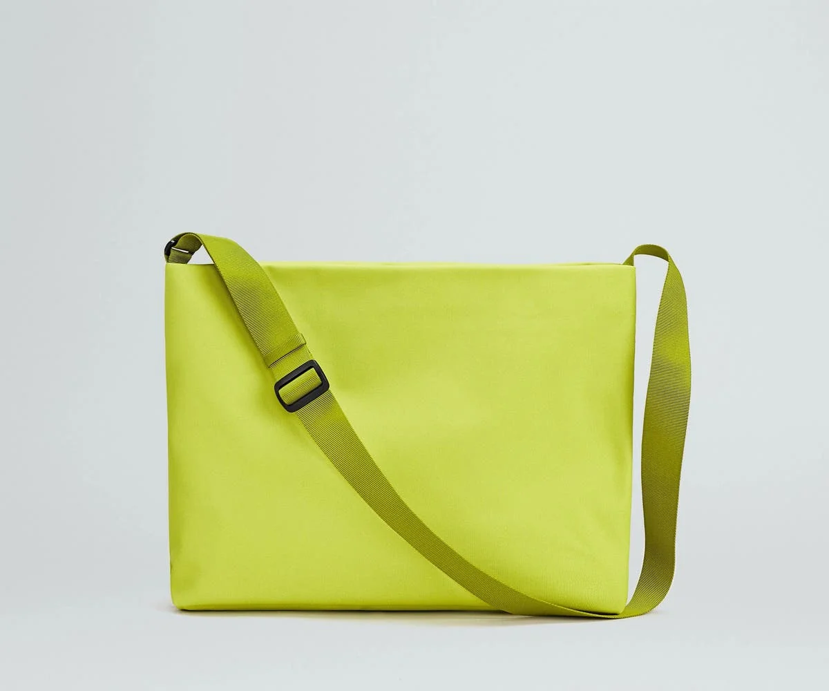 Active Messenger 16L in Atomic Celery