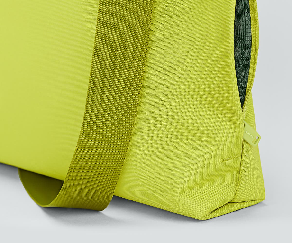 Active Messenger 16L in Atomic Celery