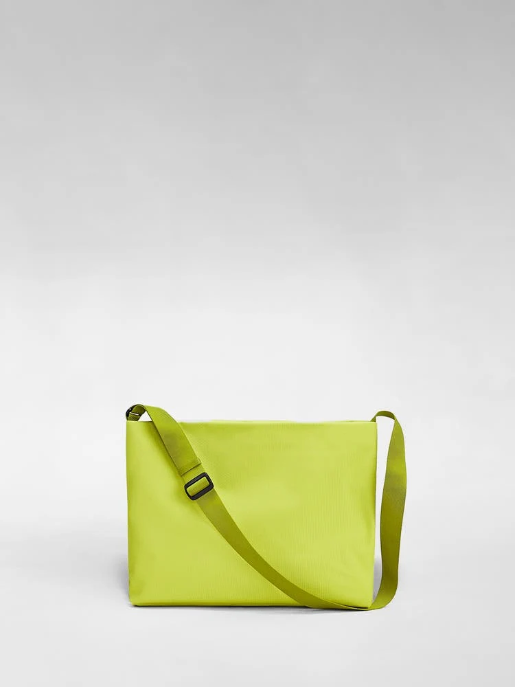 Active Messenger 16L in Atomic Celery