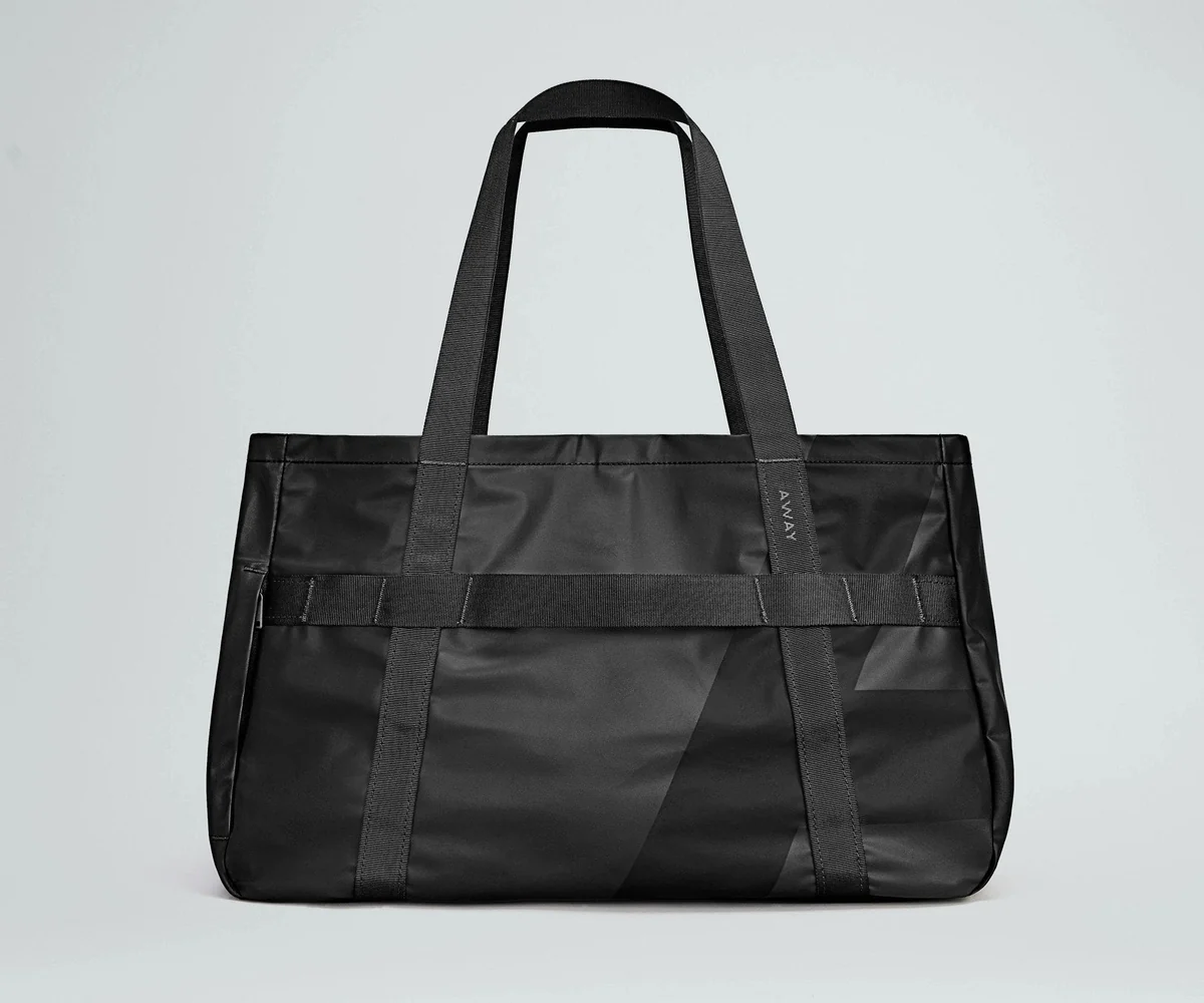 Front view of the Active Tote 45L with the handles up