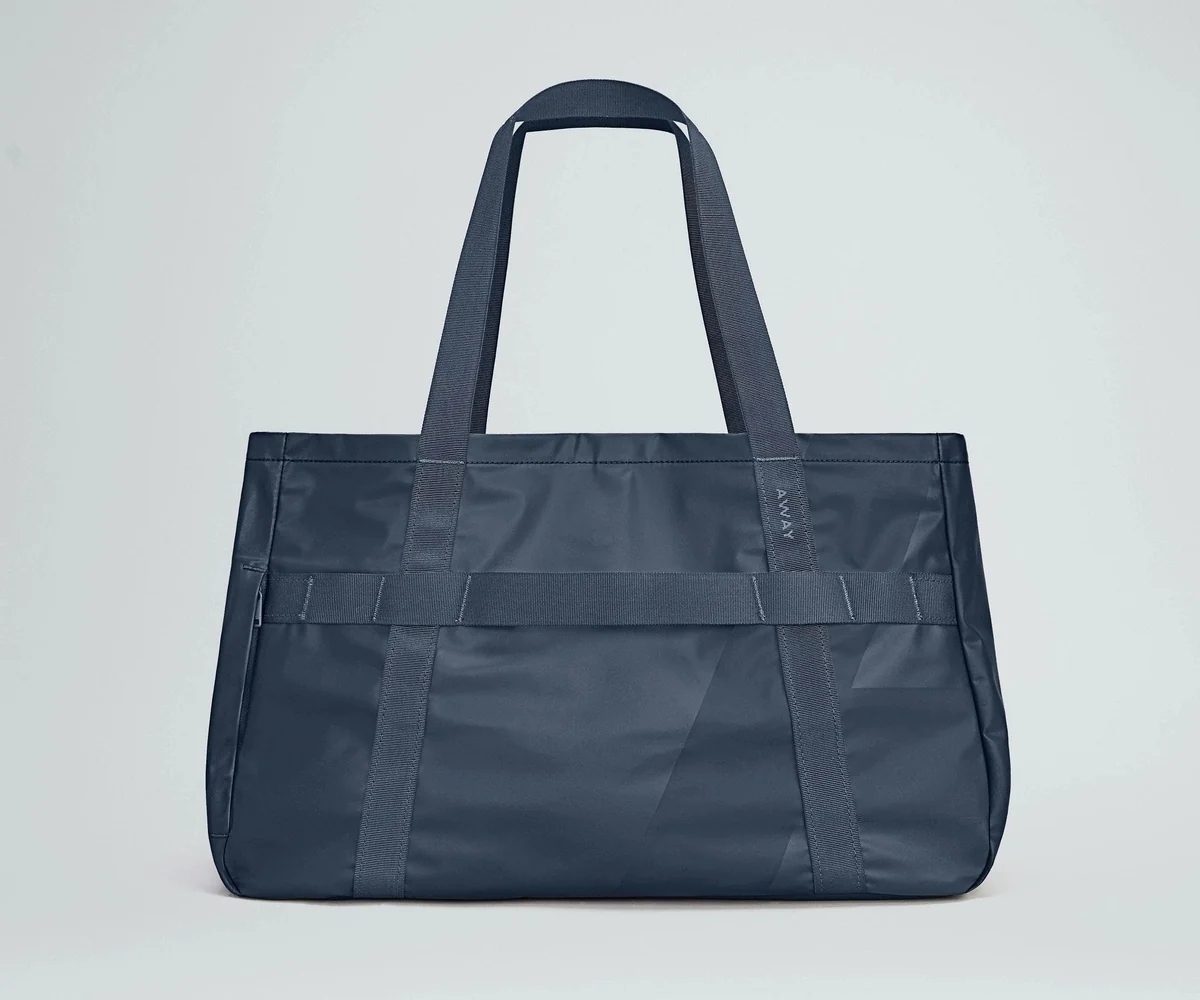 Front view of the Active Tote 45L with the handles up