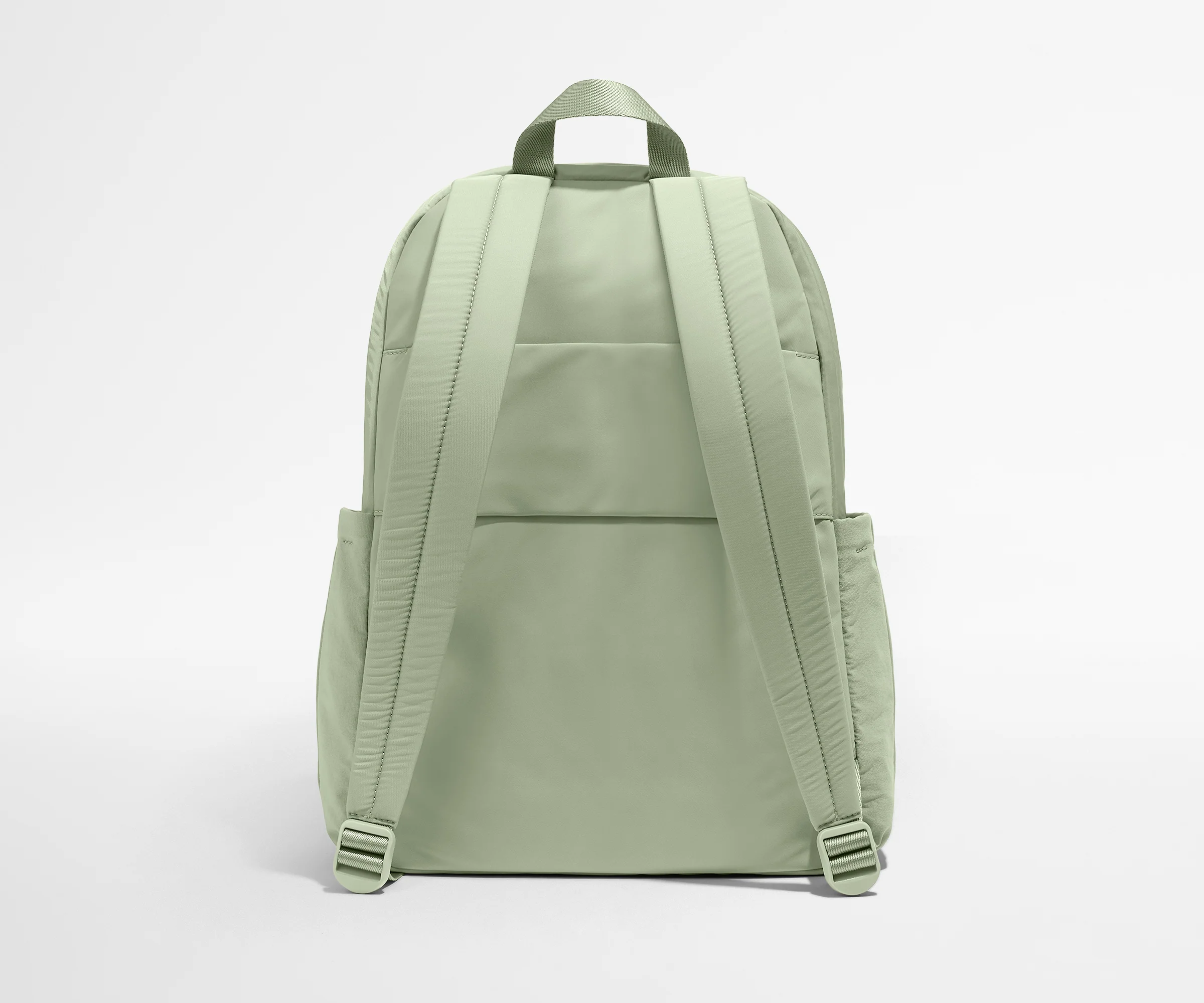 Trolley sleeve feature on the back of the Large Featherlight Backpack