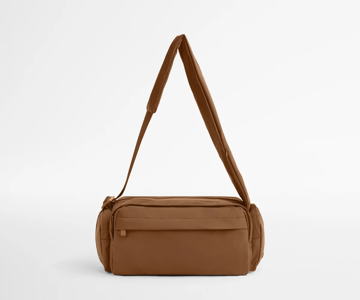 Front view of the Featherlight Cargo Pack with the handle up