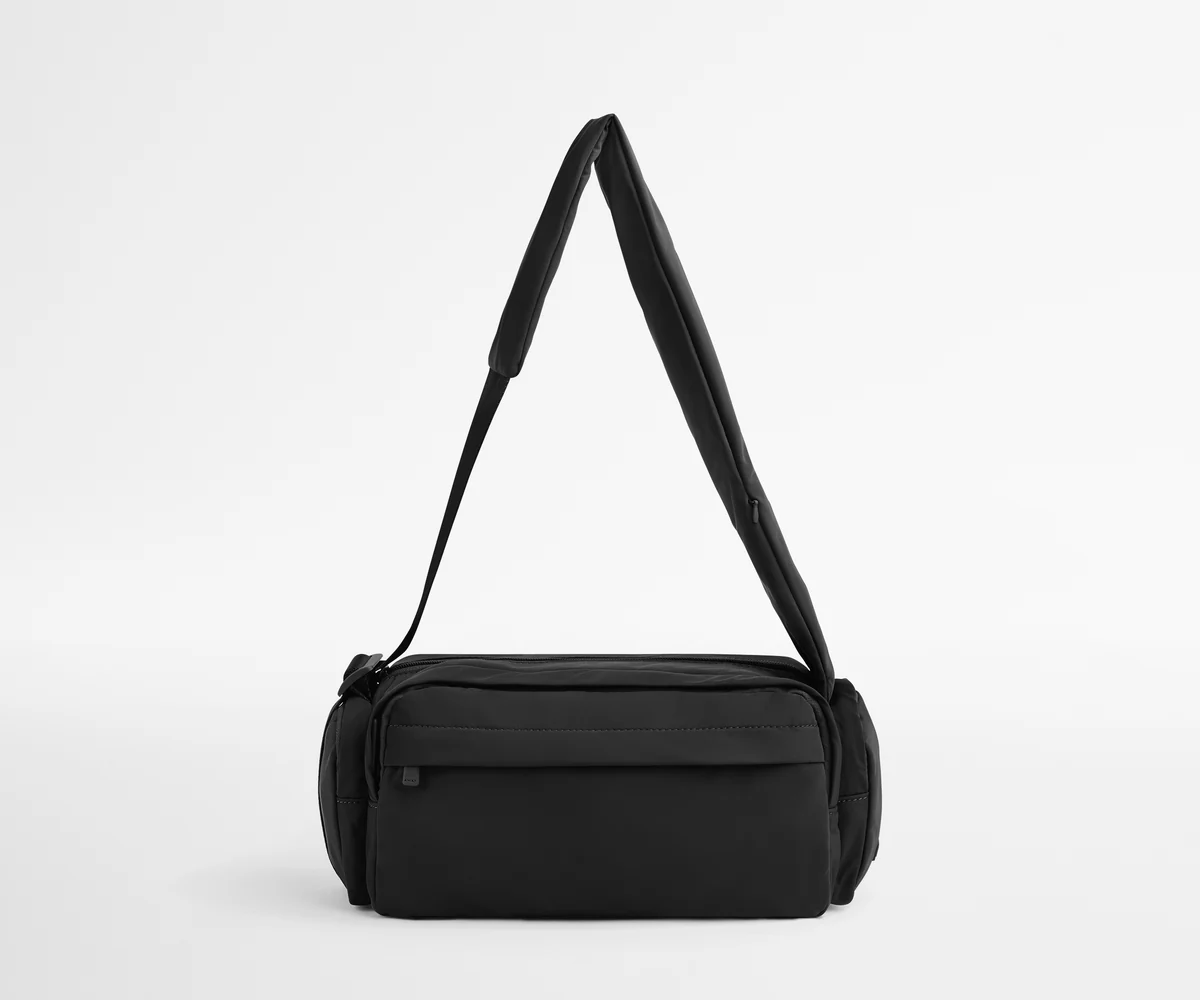 Front view of the Featherlight Cargo Pack with the handle up