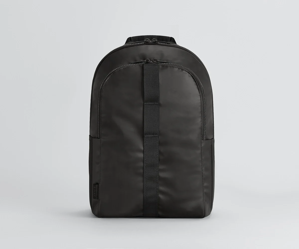 Front view of the Active Backpack 26L and the front webbing loops