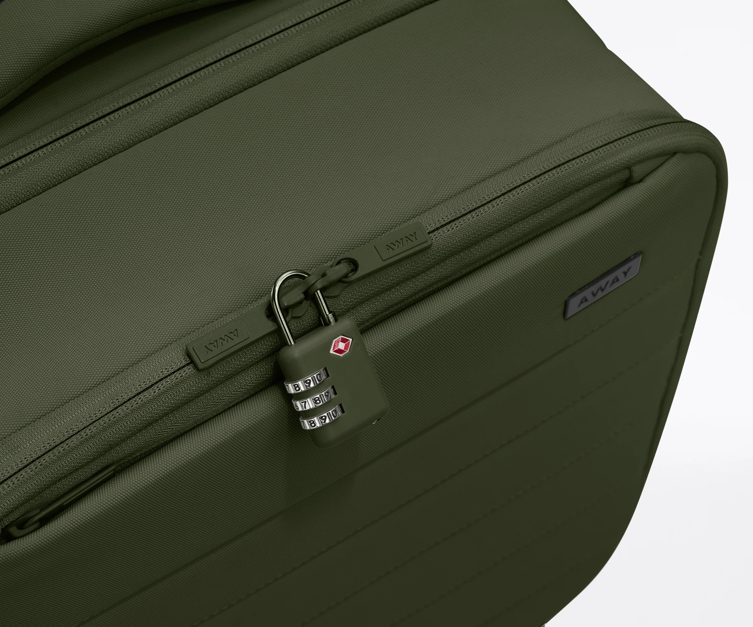 
//
Our TSA-accepted color-matching padlock keeps everything safe and secure.