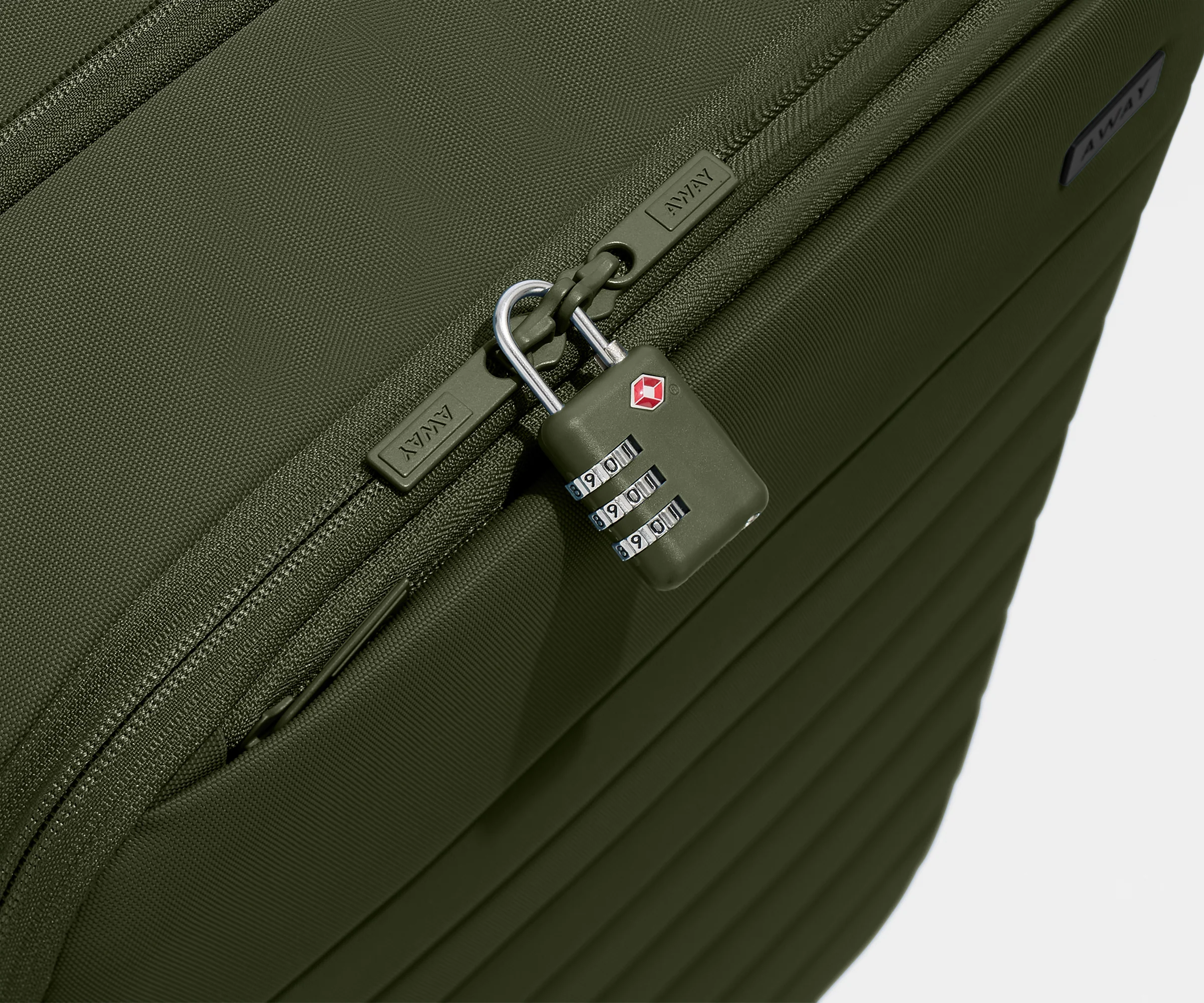 
//
Our TSA-accepted color-matching padlock keeps everything safe and secure.