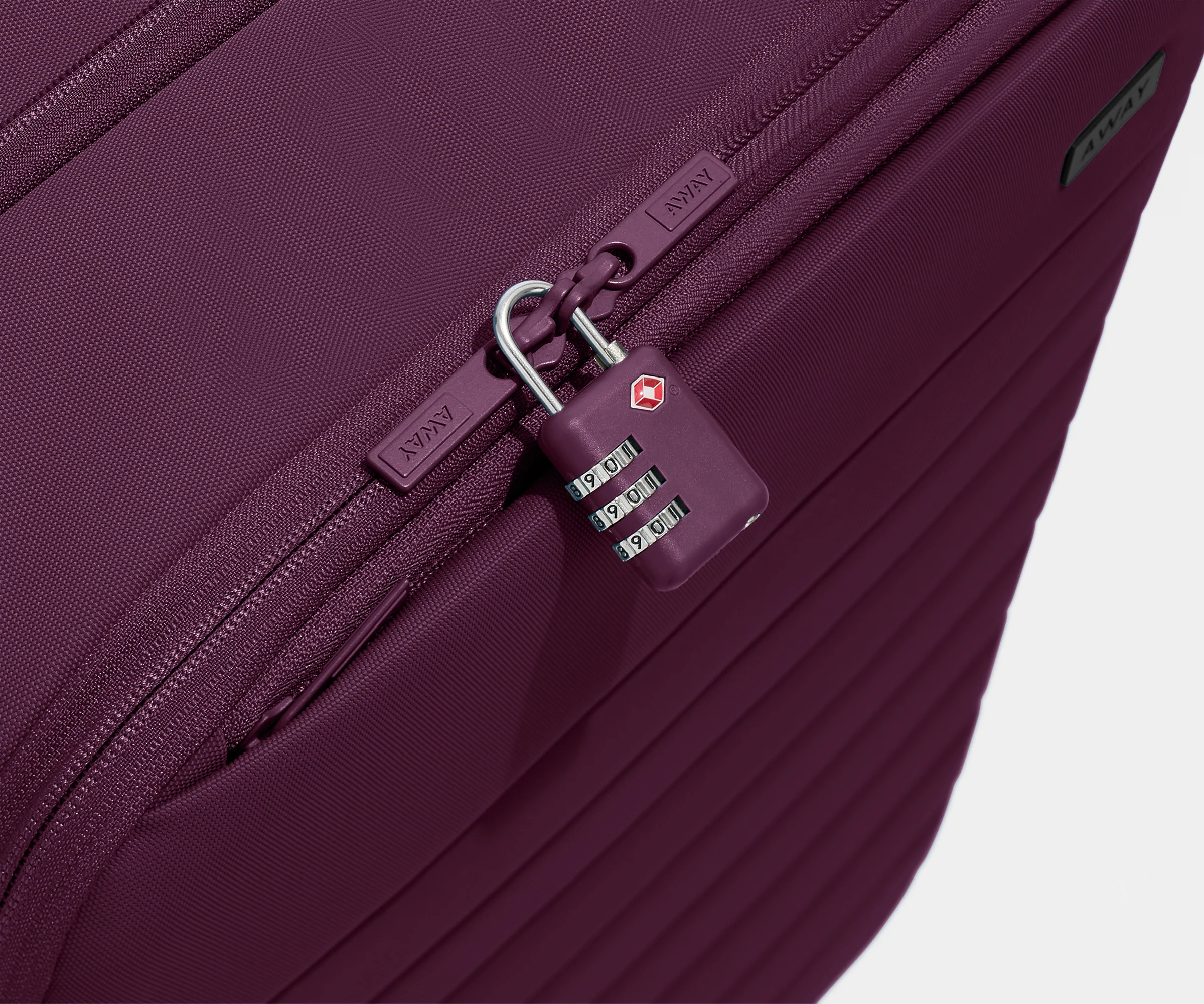 
//
Our TSA-accepted color-matching padlock keeps everything safe and secure.
