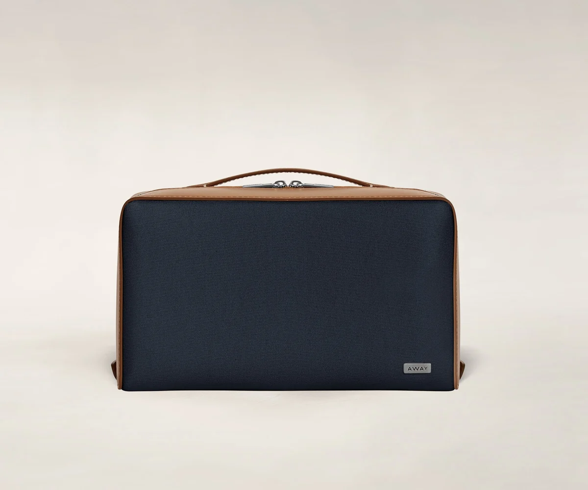 The Large Toiletry Bag in Marine