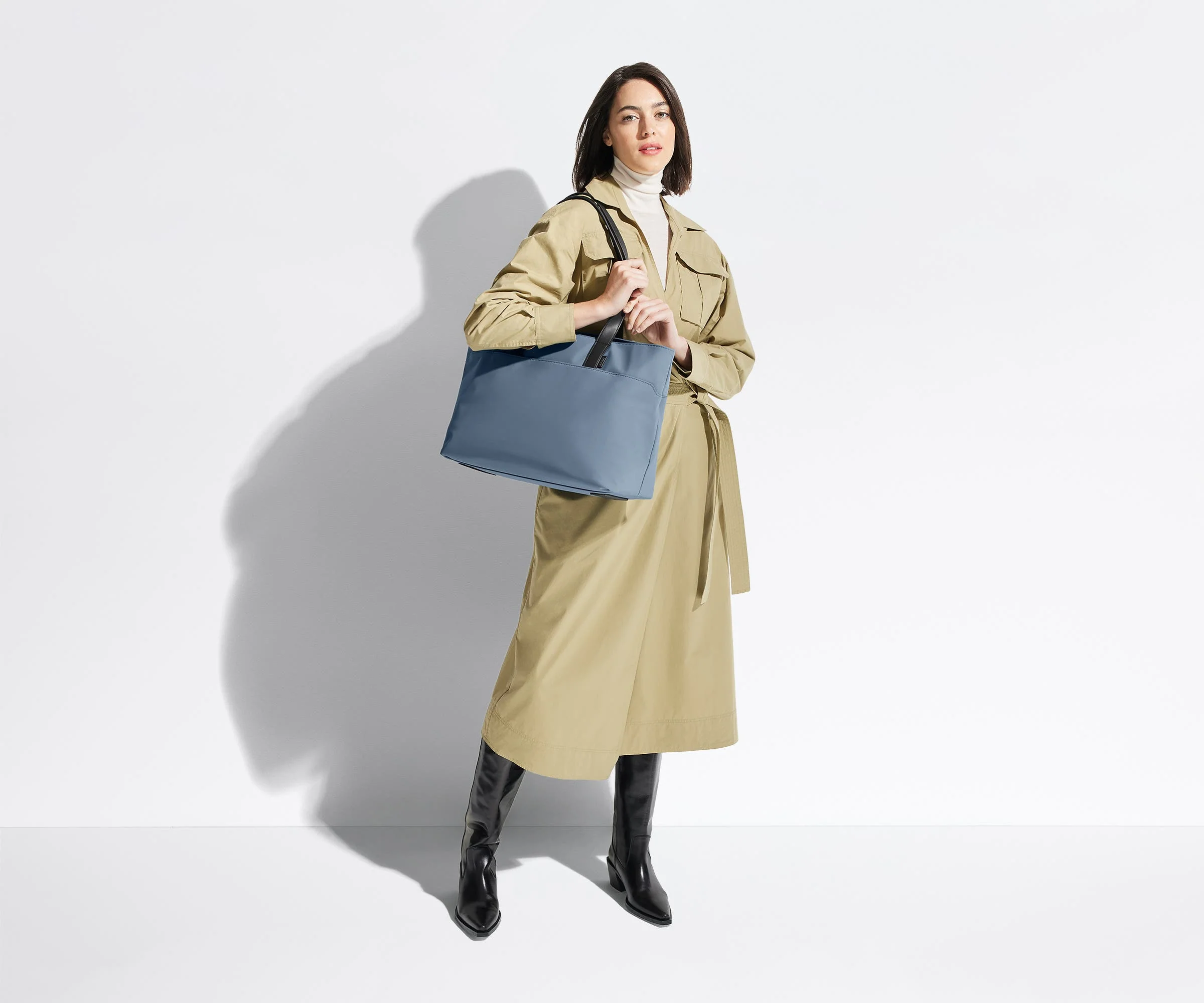 Person wearing the Everywhere Tote on their shoulder